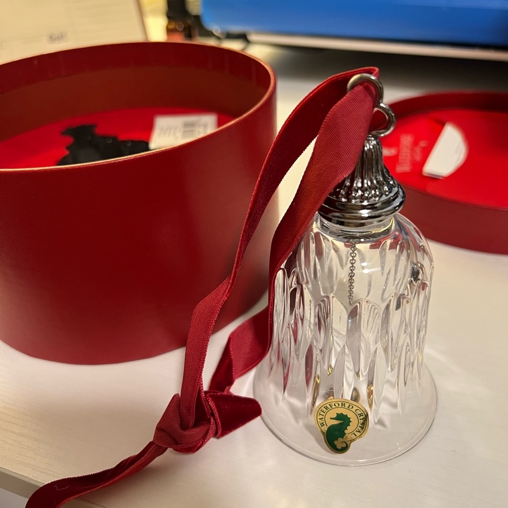 Waterford Twelve Days of Christmas bell- 4th edition “Calling birds”